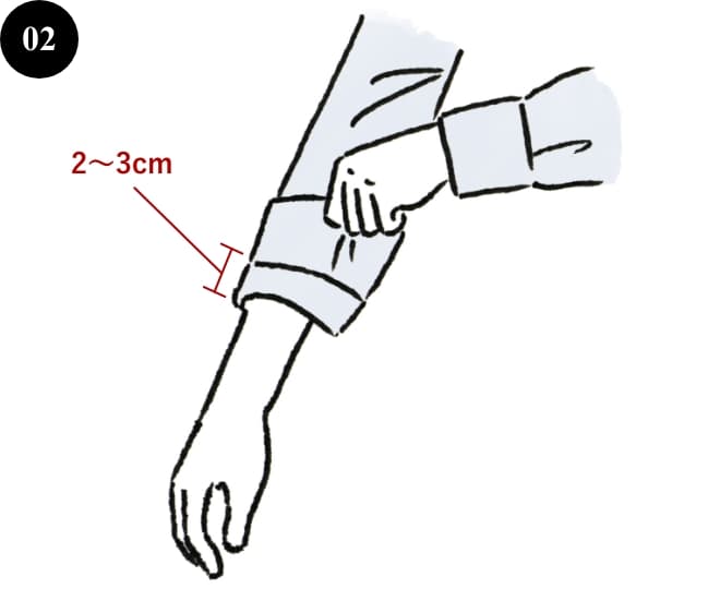 長袖シャツのロールアップ術 02