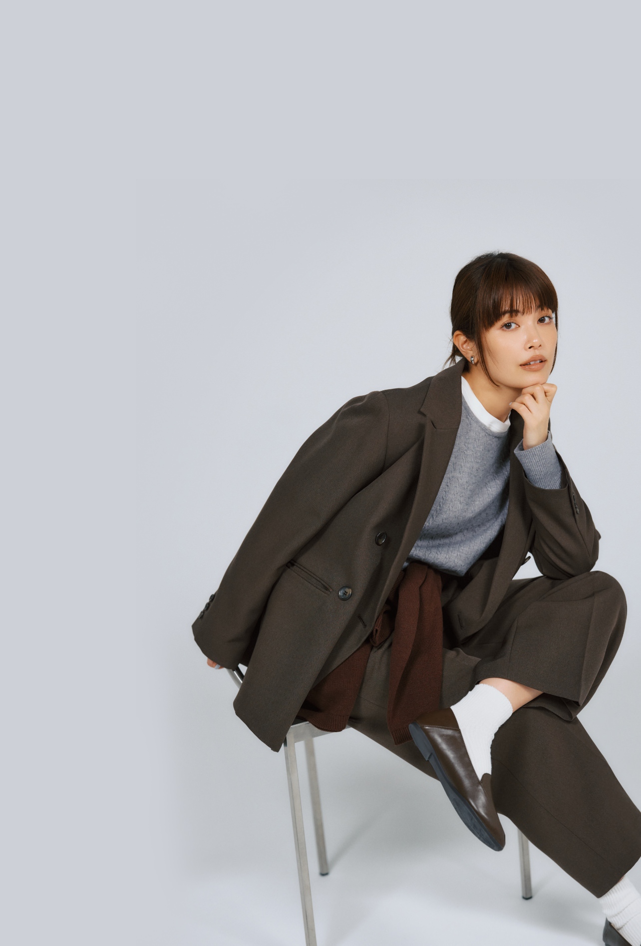 大人カジュアルの名手 スタイリスト樋口かほりさんが提案する セットアップの“あか抜け”コーデテク