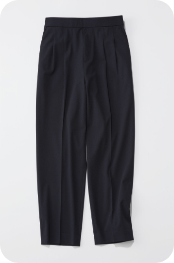 ウツクシルエットテーパードパンツ