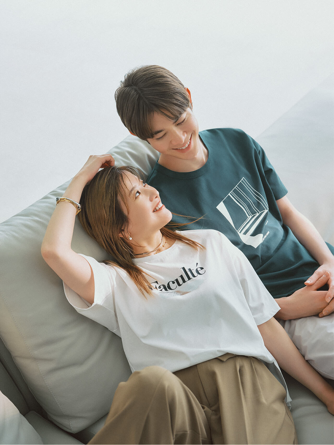 吉高由里子・宮沢氷魚がまとう 1枚でサマ見えするリッチクリーンTeeシリーズ | Rich Cleen Tee Elevate your everyday style | 吉高由里子さん　宮沢氷魚さん　２