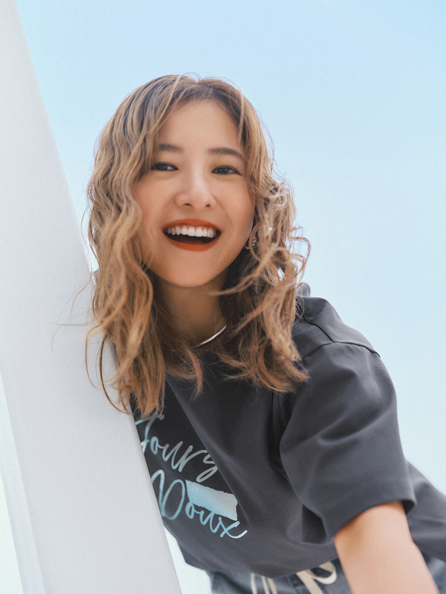 吉高由里子・宮沢氷魚がまとう 光沢感で高見えする リッチクリーンTeeシリーズ | Rich Cleen Tee Elevate your everyday style | Outfits of Yuriko Yoshitaka 3