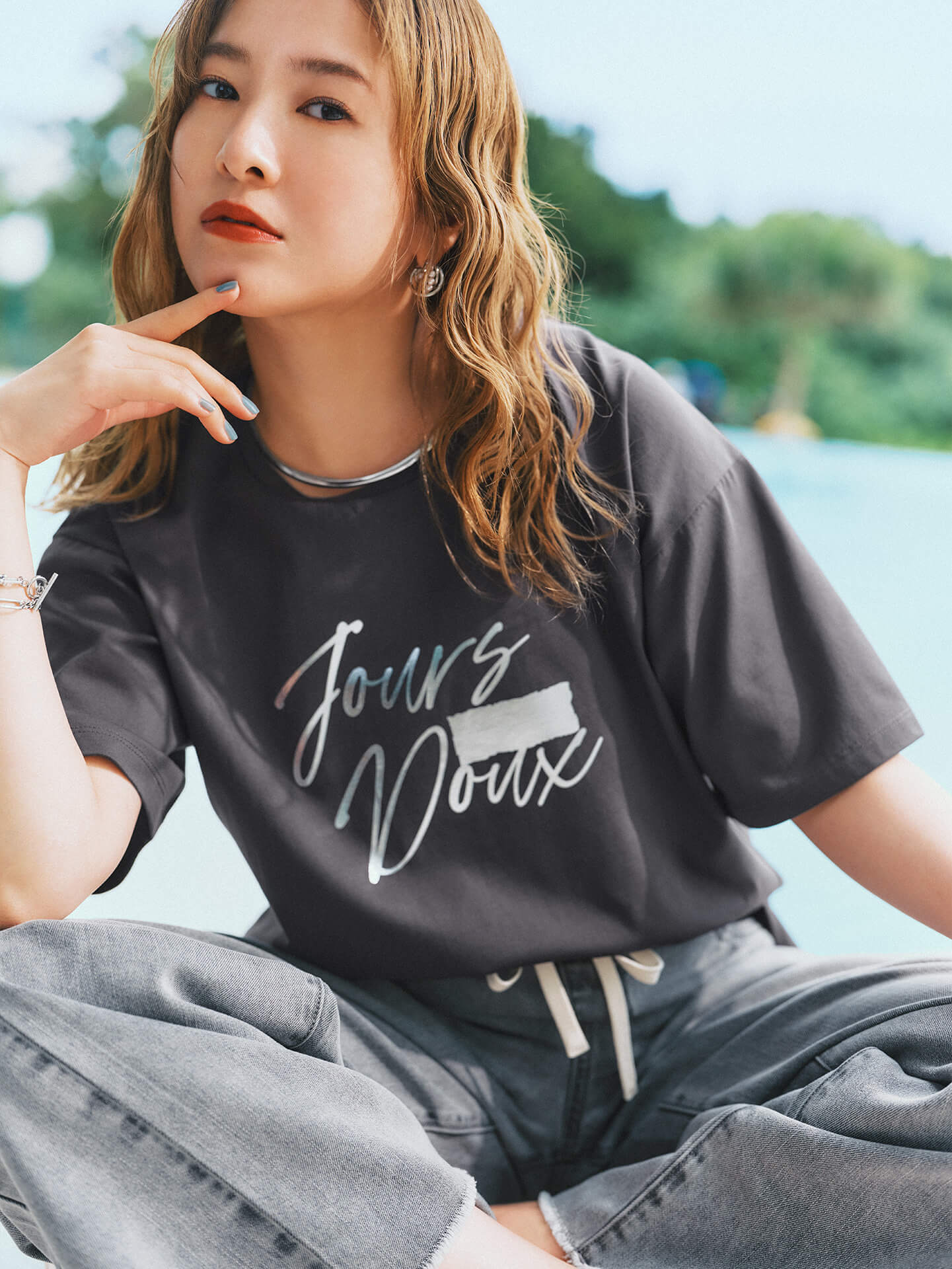 吉高由里子・宮沢氷魚がまとう 光沢感で高見えする リッチクリーンTeeシリーズ | Rich Cleen Tee Elevate your everyday style | Outfits of Yuriko Yoshitaka 4