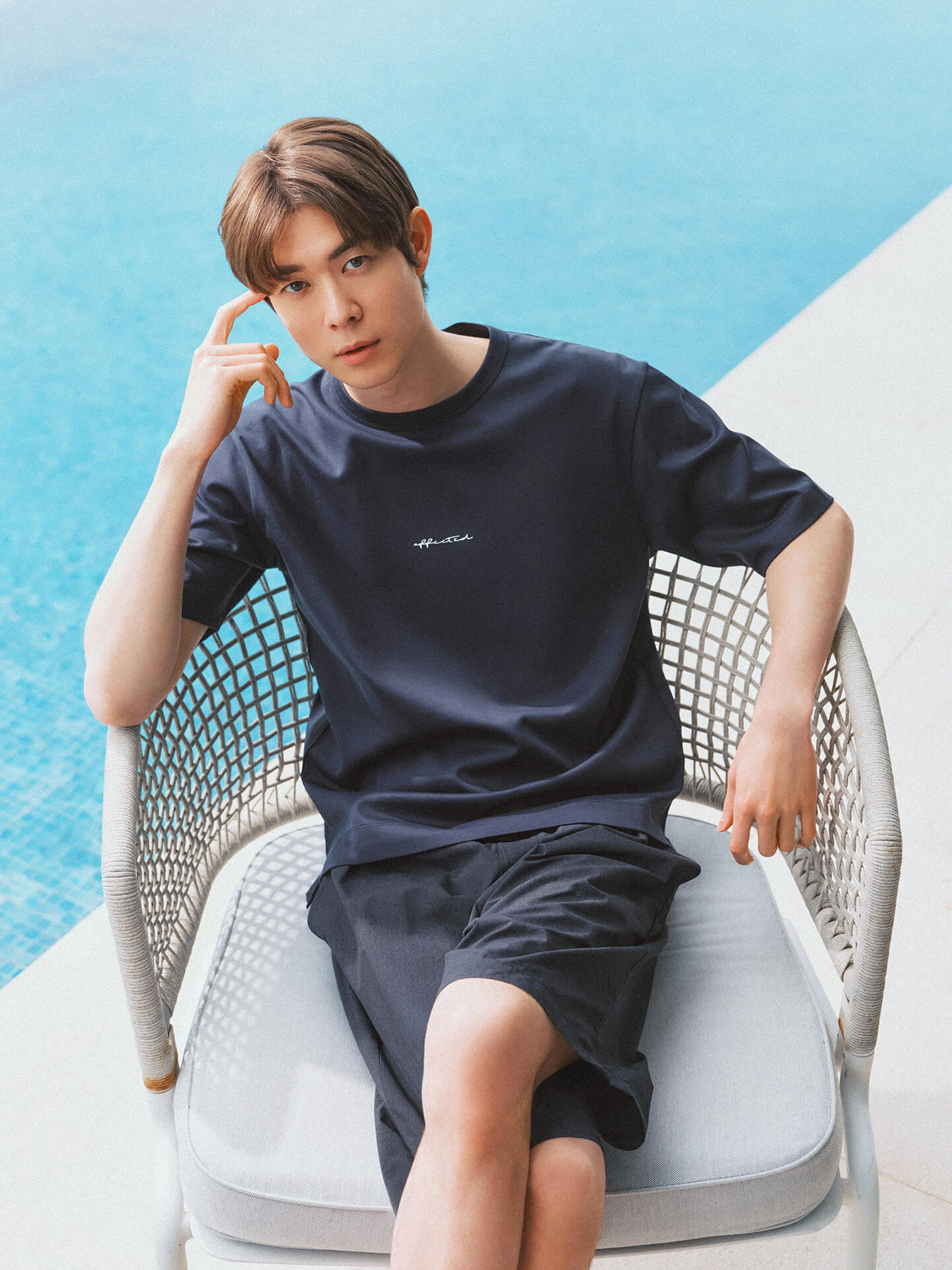 吉高由里子・宮沢氷魚がまとう 光沢感で高見えする リッチクリーンTeeシリーズ | Rich Cleen Tee Elevate your everyday style | Outfits of Hio Miyazawa 1