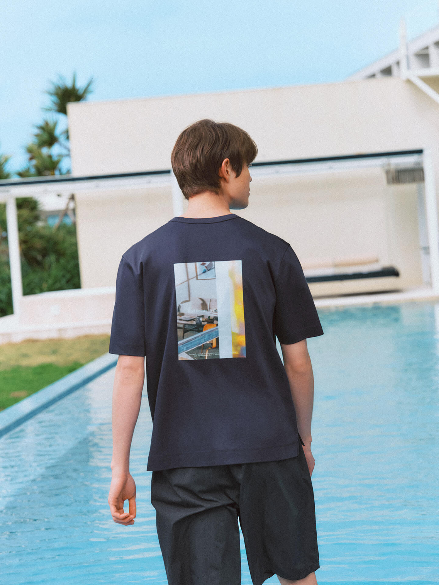 吉高由里子・宮沢氷魚がまとう 光沢感で高見えする リッチクリーンTeeシリーズ | Rich Cleen Tee Elevate your everyday style | Outfits of Hio Miyazawa 2