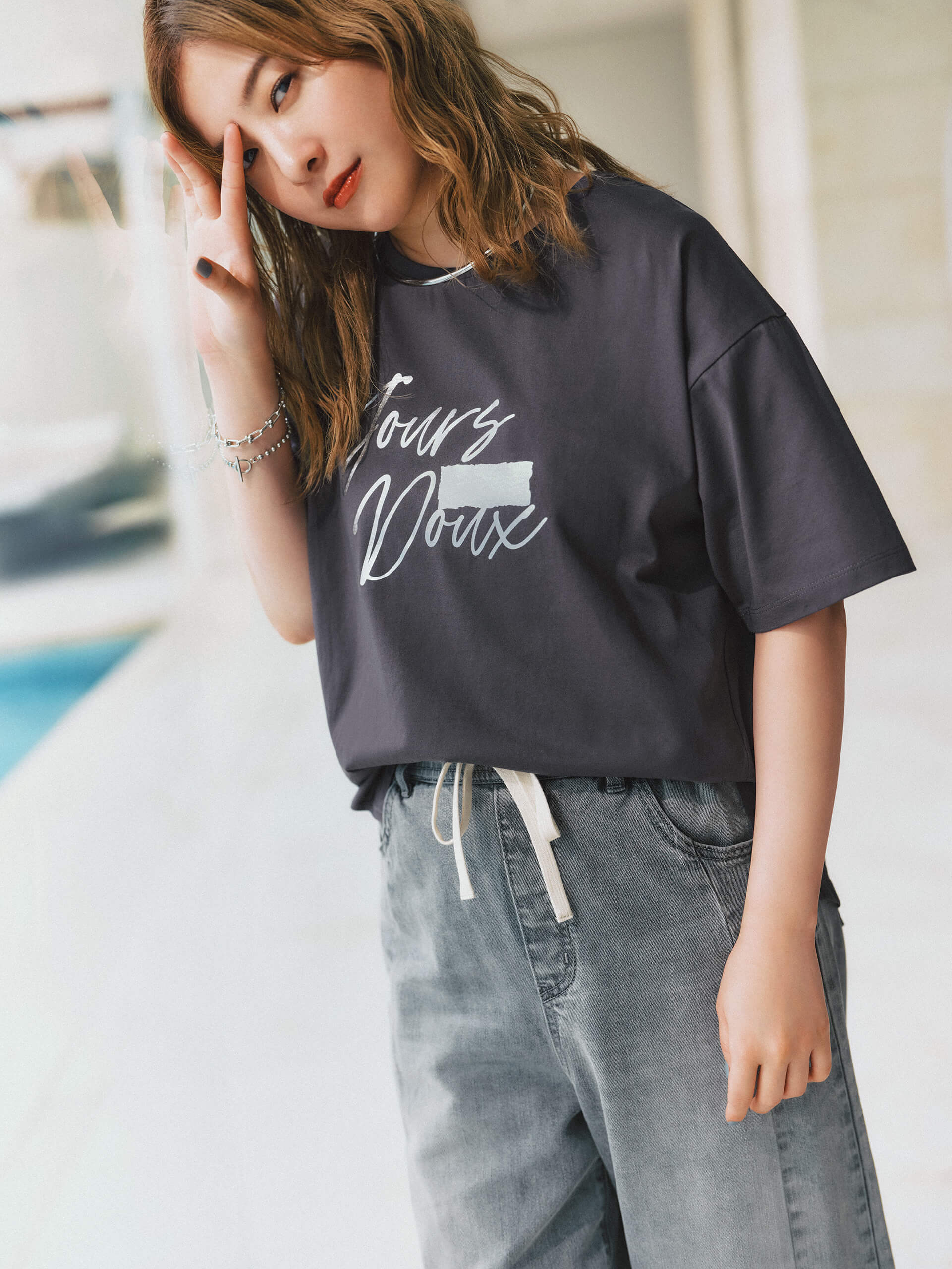 吉高由里子・宮沢氷魚がまとう 光沢感で高見えする リッチクリーンTeeシリーズ | Rich Cleen Tee Elevate your everyday style | 吉高由里子さん　１