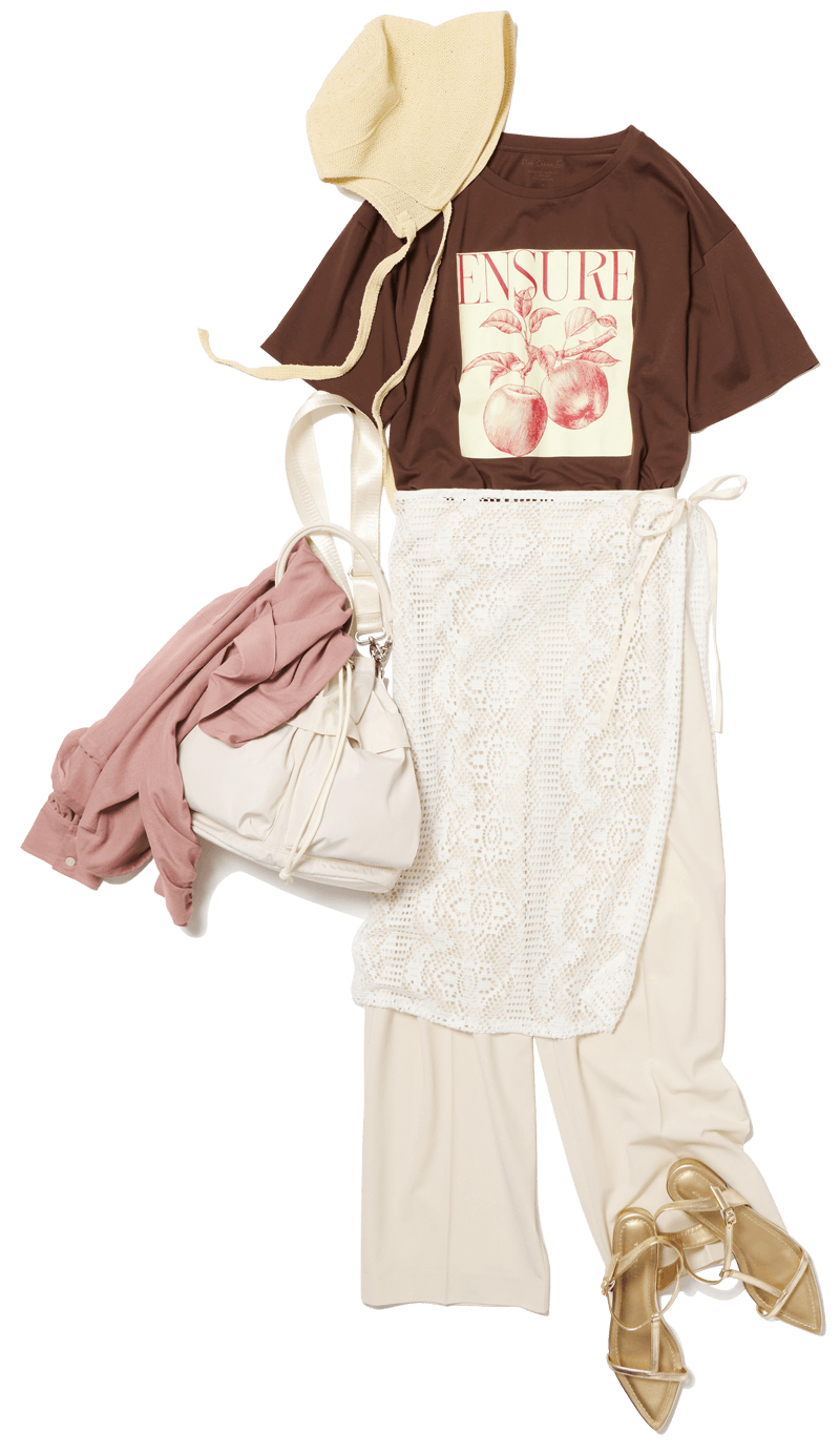 吉高由里子・宮沢氷魚がまとう 光沢感で高見えする リッチクリーンTeeシリーズ | Rich Cleen Tee Elevate your everyday style | Scene 1 家族で夏のリゾート旅行 Women