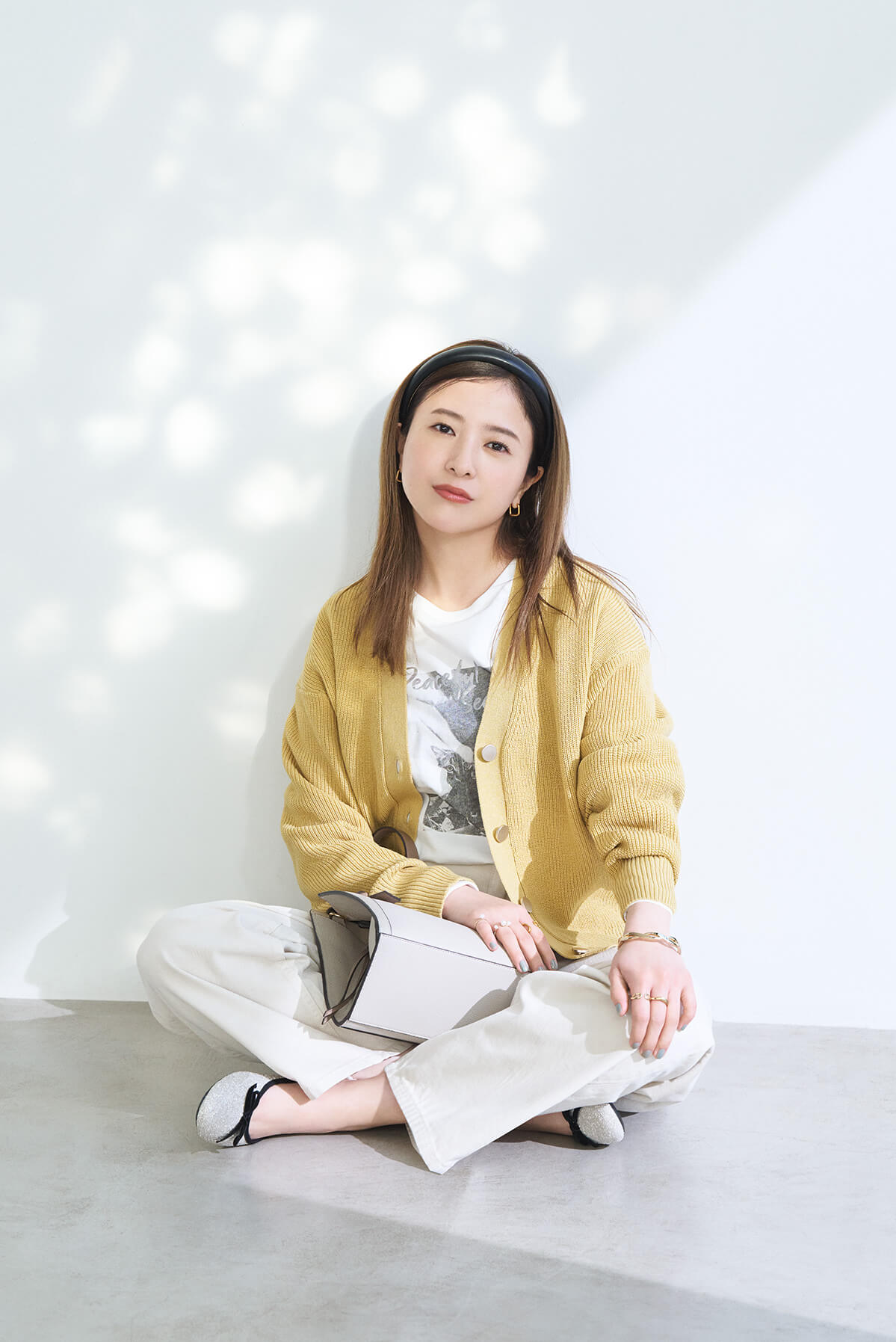 スッキレイ 2025 Spring with Yuriko Yoshitaka 吉高由里子が着るスッキリ見えて気分があがる万能ニットシリーズ | Short V-Neck Cardigan 吉高由里子さん3